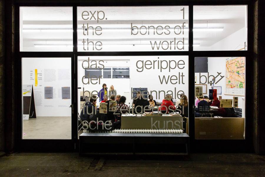 Re-Lektüren: Eine diskriminierungskritische Schulbuchwerkstatt, Die Remise – Aktivierung von Aïcha Diallo und Annika Niemann, 11. Berlin Biennale c/o ExRotaprint, 7.11.2019, Foto: Victoria Tomaschko
&nbsp;
&nbsp;
