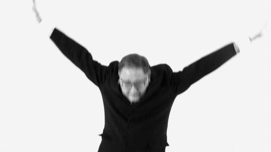 La rara troupe, La humana perfecta (The perfect human), 2018, video, b/w, sound 13′07″, courtesy LAAV_ MUSAC, León

