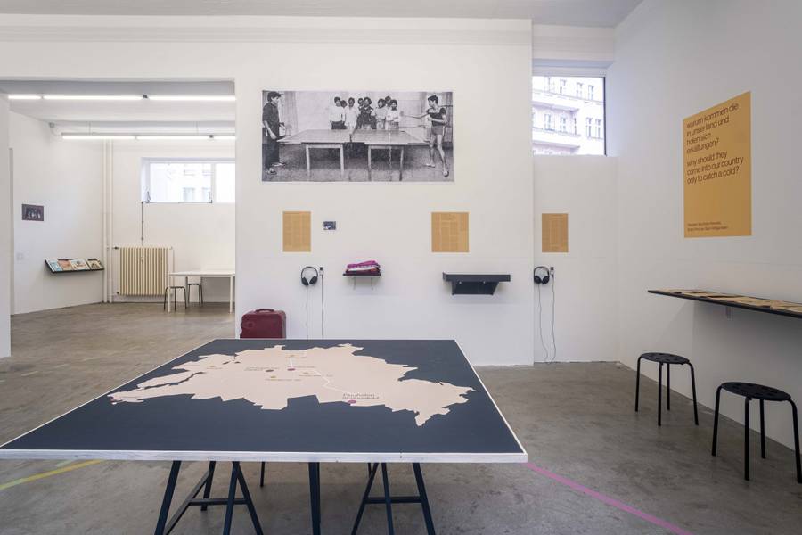 Sinthujan Varatharajah, wie man eine arche bewegt, Installationsansicht exp. 3: Archive berühren. Sinthujan Varatharajah – Osías Yanov, 22.2.–2.5.2020, Foto: Mathias Völzke

