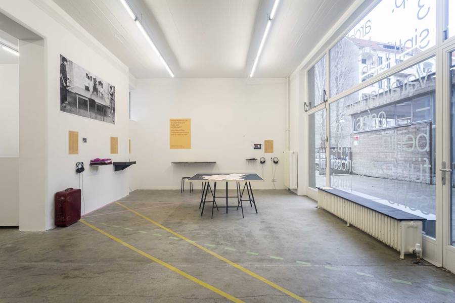 Sinthujan Varatharajah, wie man eine arche bewegt, Installationsansicht exp. 3: Archive berühren. Sinthujan Varatharajah – Osías Yanov, 22.2.–2.5.2020, Foto: Mathias Völzke
