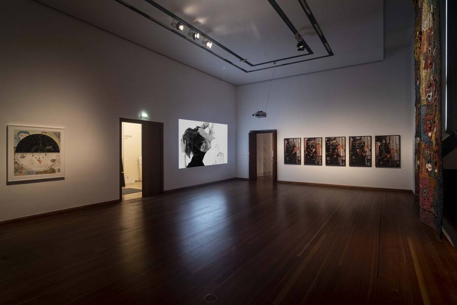La rara troupe, La humana perfecta (The perfect human), 2018, video, installation view, 11th Berlin Biennale, Gropius Bau, 5.9.–1.11.2020, photo: Mathias Völzke
